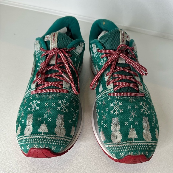 Brooks Revel 3 Ugly Christmas Sweater Running Shoes Snowman Green Mens - Size 11 - Picture 4 of 9